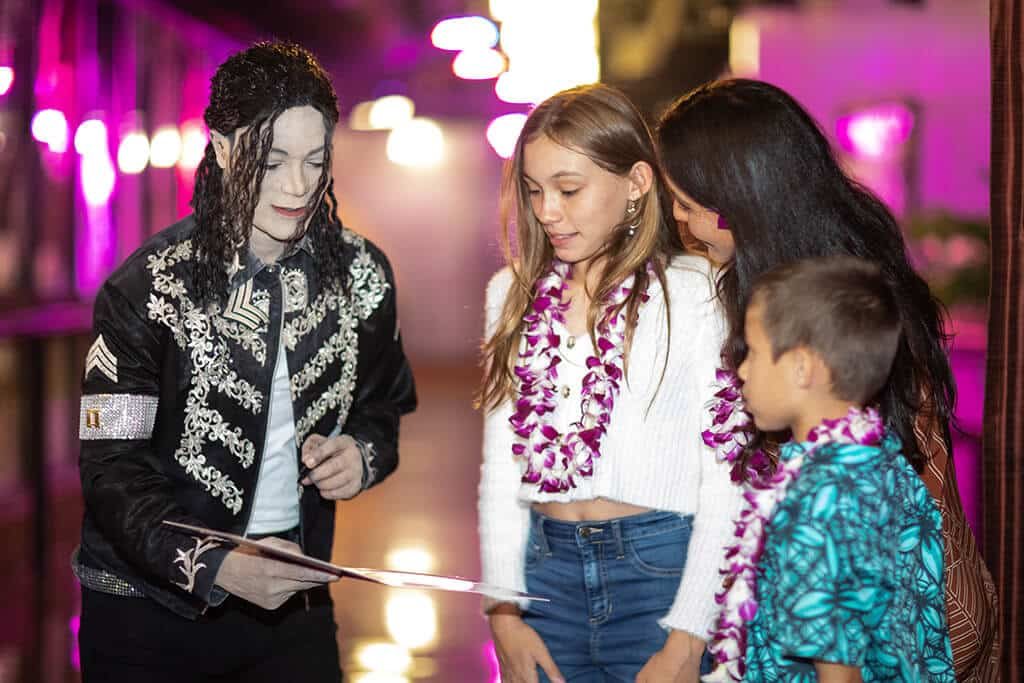 8:50-9:00 pm: Meet & Greet with Rock-A-Hula cast