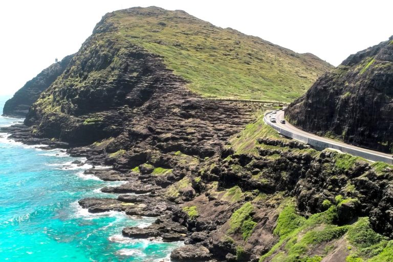 Coastal drive on the Oahu Circle Island Tour