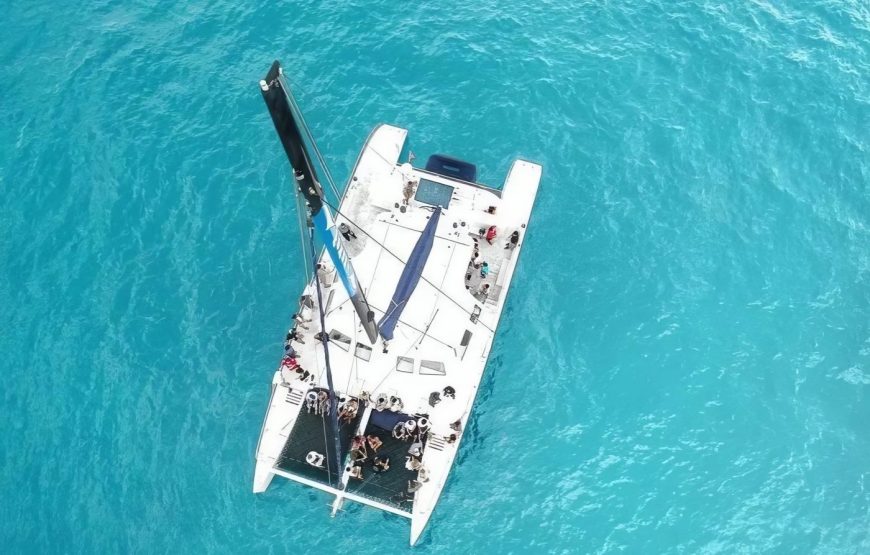 Makani Catamaran Waikiki Sails